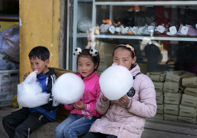 Wang Li - Children-in-Daliangshan-6